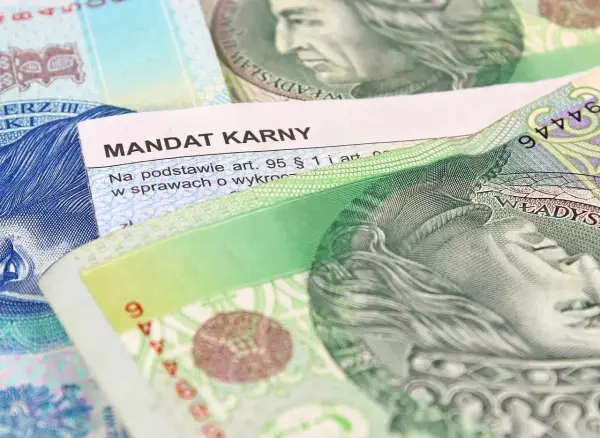 Jak rozłożyć mandat na raty – krok po kroku, dokumenty i koszty